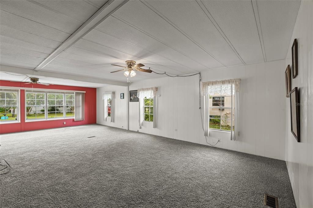 For Sale: $141,999 (2 beds, 2 baths, 1345 Square Feet)