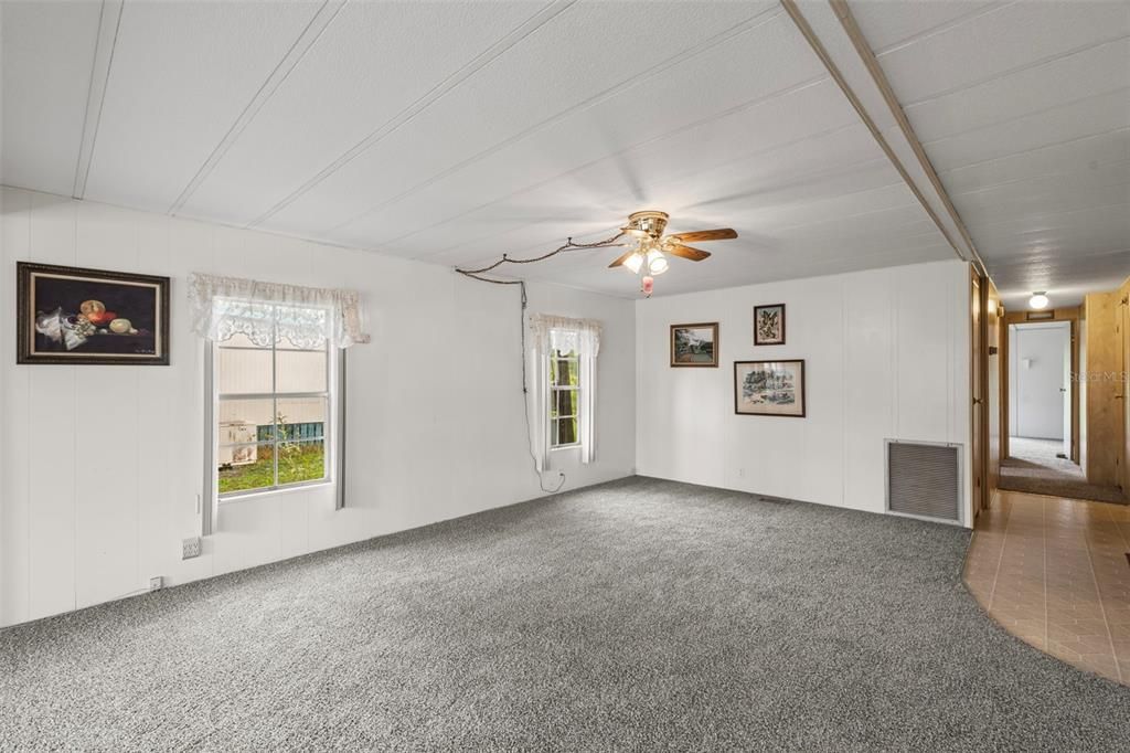 For Sale: $141,999 (2 beds, 2 baths, 1345 Square Feet)