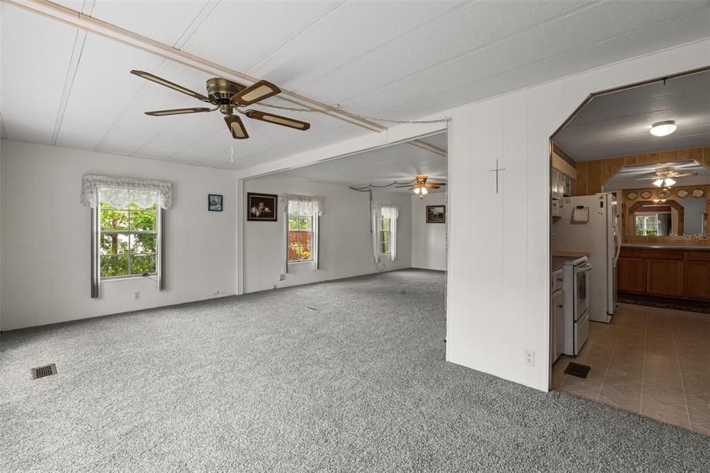 For Sale: $141,999 (2 beds, 2 baths, 1345 Square Feet)