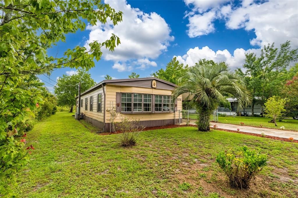 For Sale: $141,999 (2 beds, 2 baths, 1345 Square Feet)