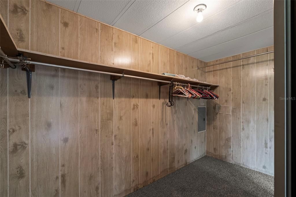 For Sale: $141,999 (2 beds, 2 baths, 1345 Square Feet)