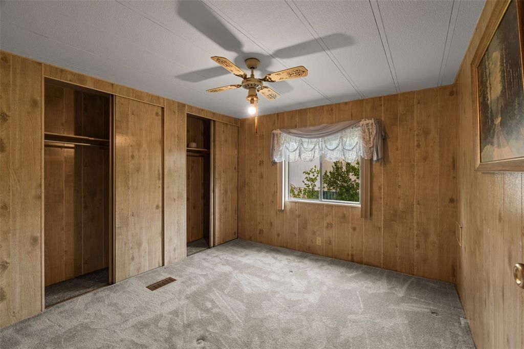 For Sale: $141,999 (2 beds, 2 baths, 1345 Square Feet)