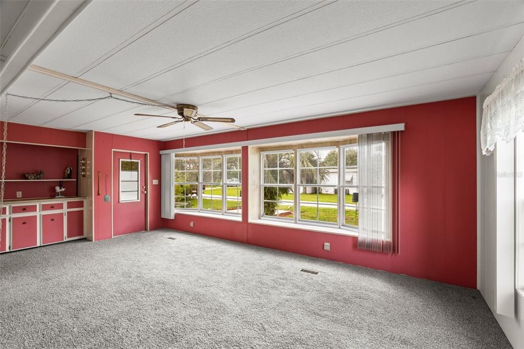 For Sale: $141,999 (2 beds, 2 baths, 1345 Square Feet)