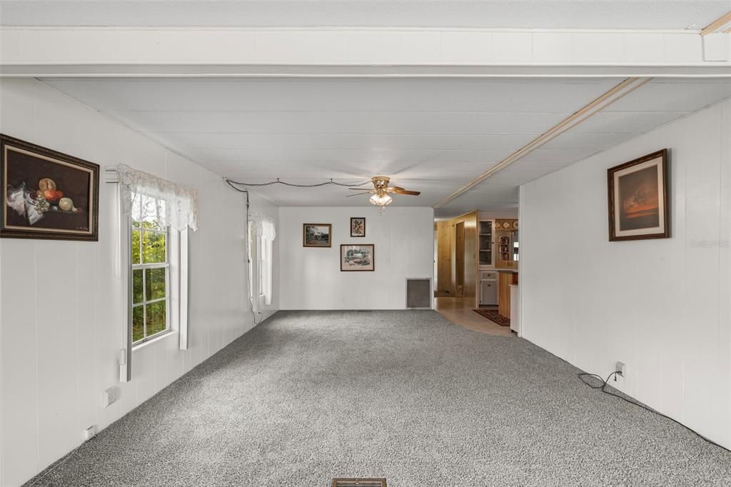 For Sale: $141,999 (2 beds, 2 baths, 1345 Square Feet)