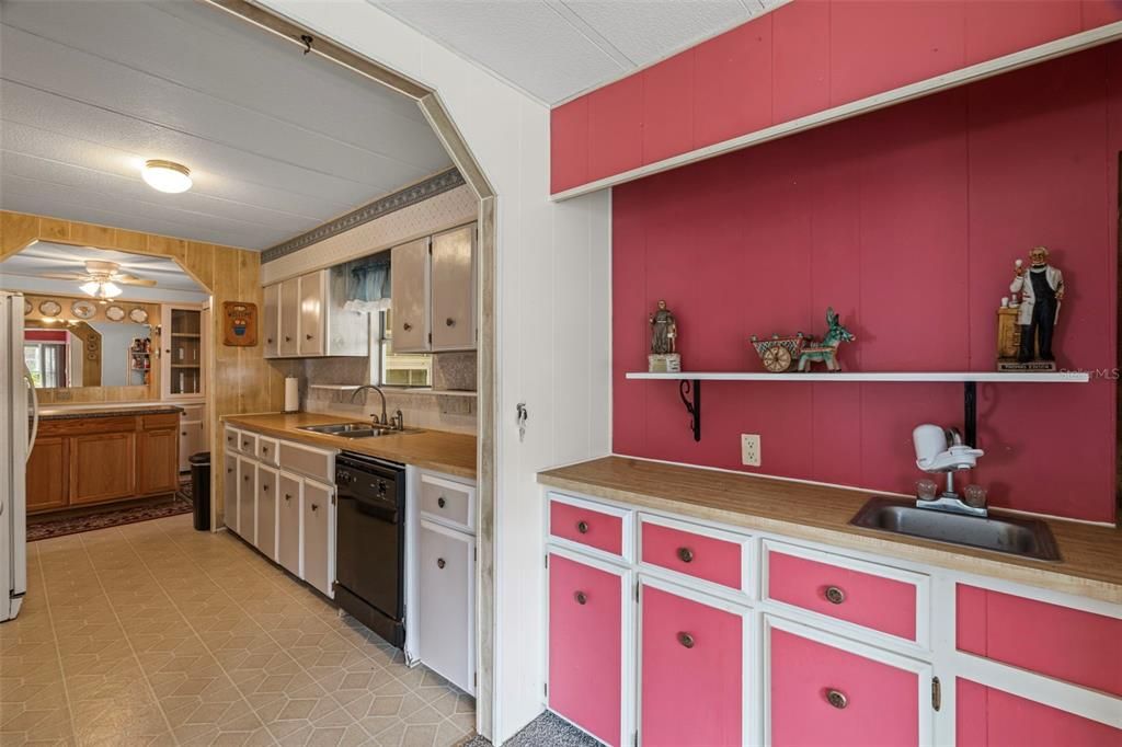 For Sale: $141,999 (2 beds, 2 baths, 1345 Square Feet)