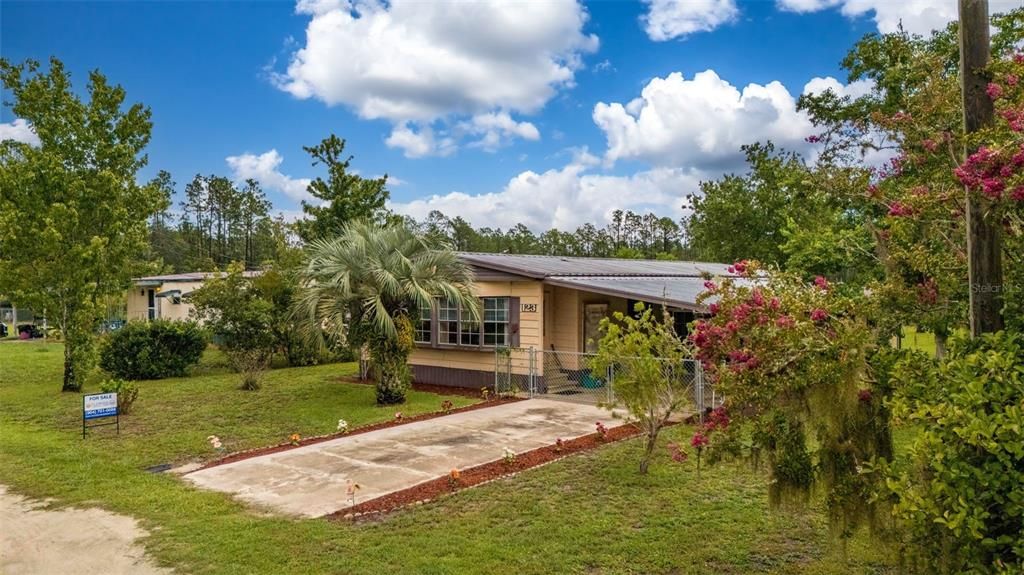 For Sale: $141,999 (2 beds, 2 baths, 1345 Square Feet)