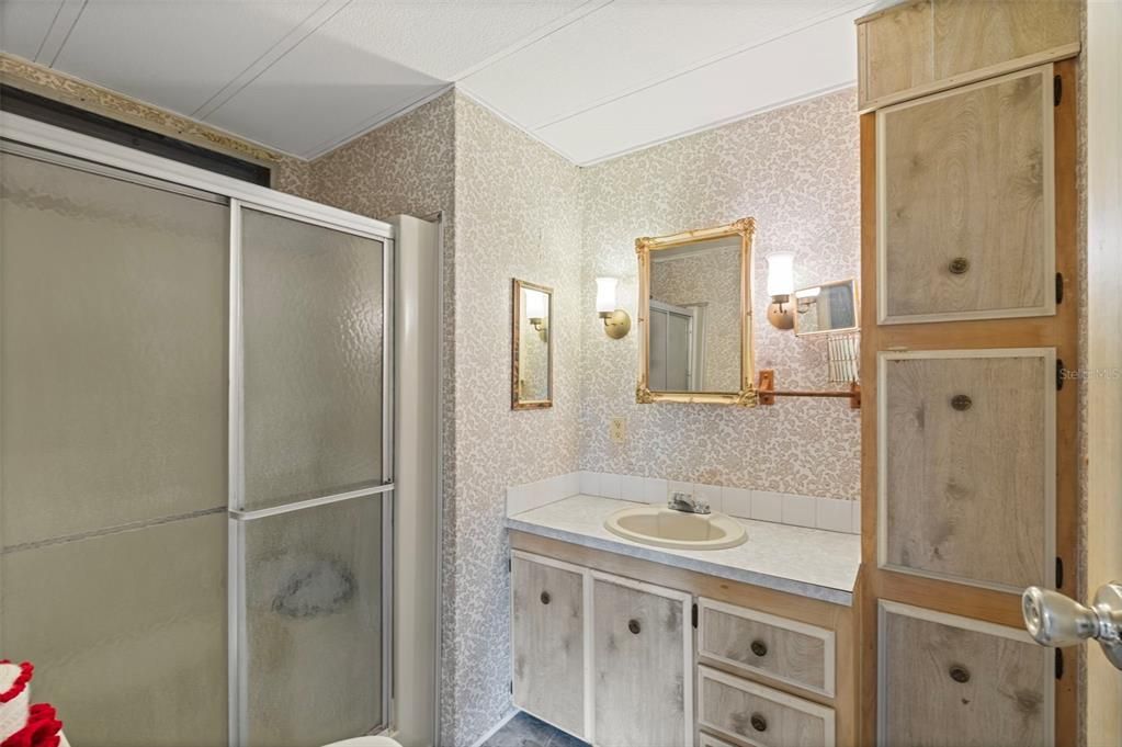 For Sale: $141,999 (2 beds, 2 baths, 1345 Square Feet)