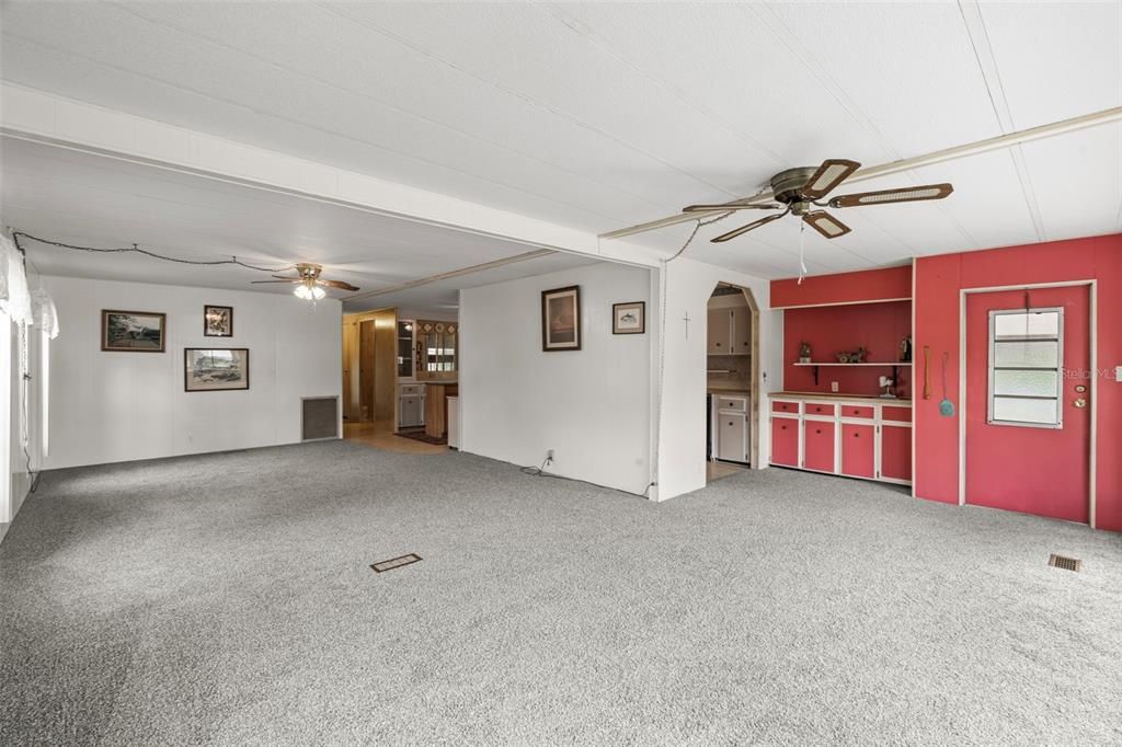 For Sale: $141,999 (2 beds, 2 baths, 1345 Square Feet)