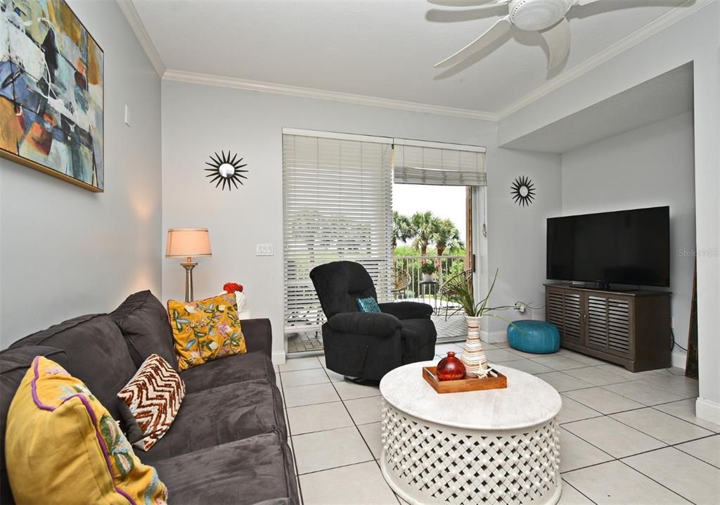 待售: $359,900 (2 贝兹, 2 浴室, 1339 平方英尺)