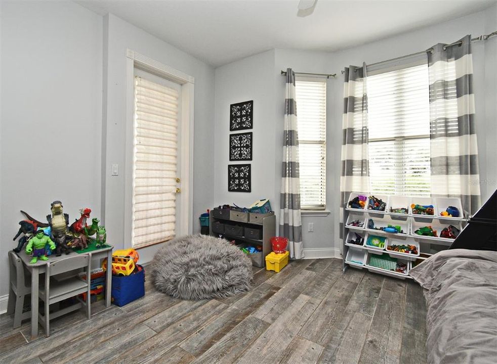 待售: $359,900 (2 贝兹, 2 浴室, 1339 平方英尺)