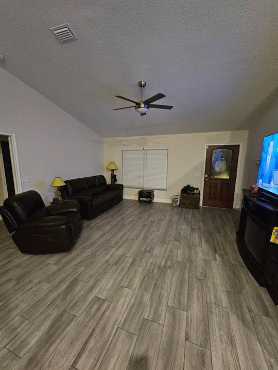 En Venta: $549,999 (4 camas, 3 baños, 1857 Pies cuadrados)