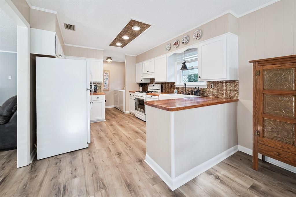 En Venta: $400,000 (2 camas, 2 baños, 2576 Pies cuadrados)