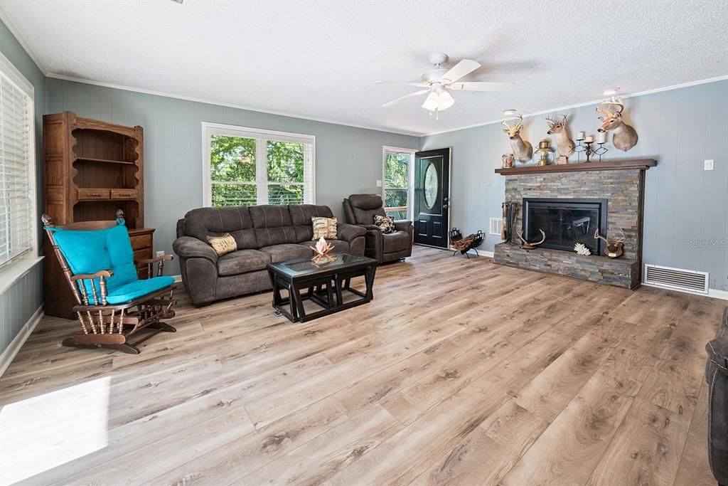 En Venta: $400,000 (2 camas, 2 baños, 2576 Pies cuadrados)