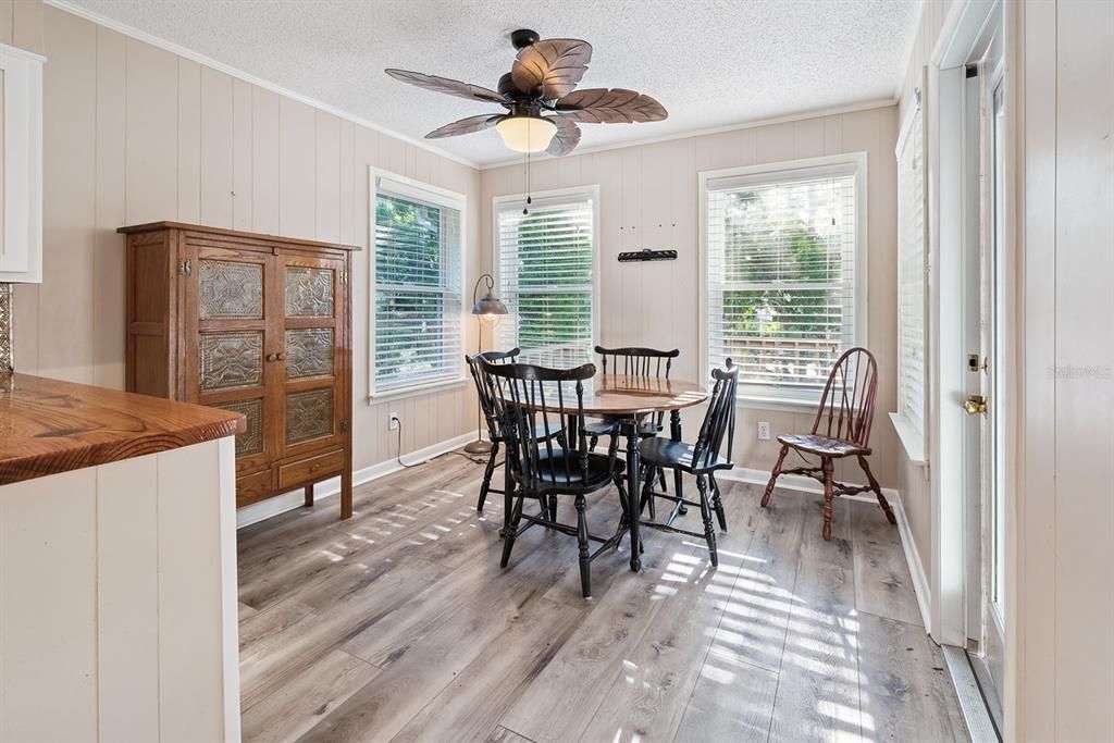 En Venta: $400,000 (2 camas, 2 baños, 2576 Pies cuadrados)