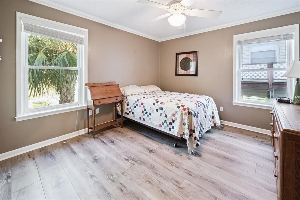 En Venta: $400,000 (2 camas, 2 baños, 2576 Pies cuadrados)