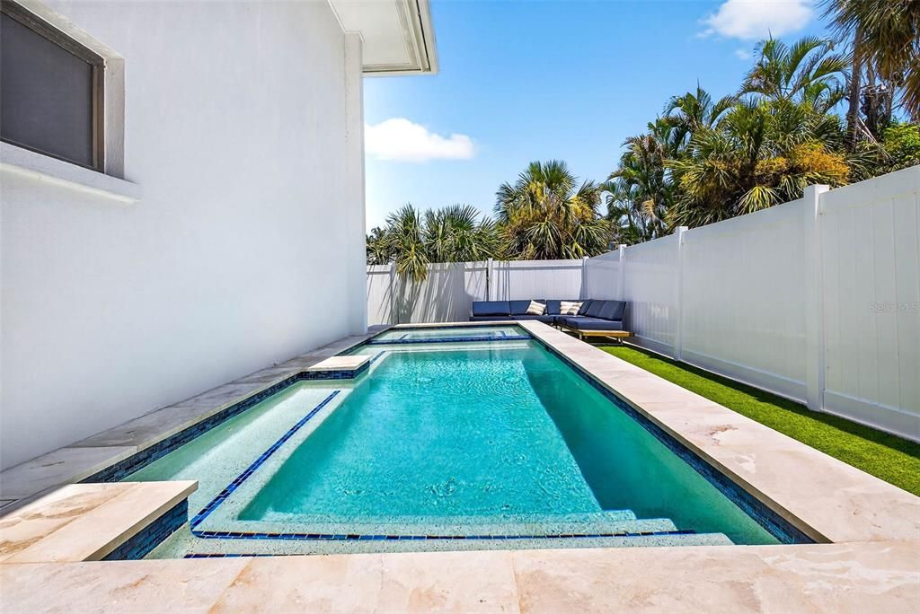 Под контрактом: $1,399,000 (3 спален, 2 ванн, 1478 Квадратных фут)