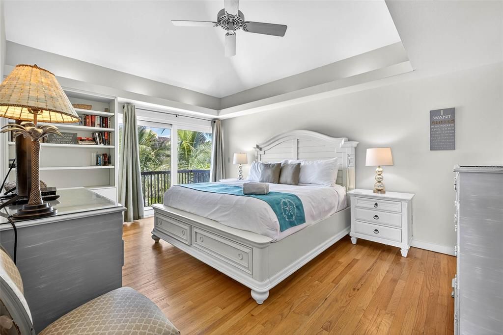 Под контрактом: $1,399,000 (3 спален, 2 ванн, 1478 Квадратных фут)