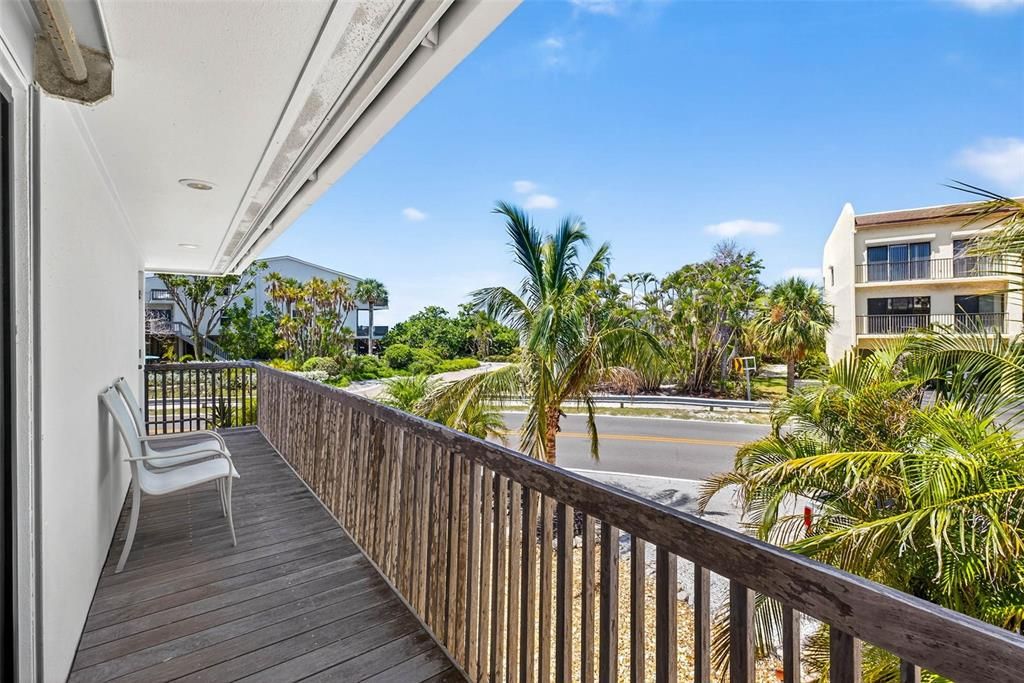 Под контрактом: $1,399,000 (3 спален, 2 ванн, 1478 Квадратных фут)