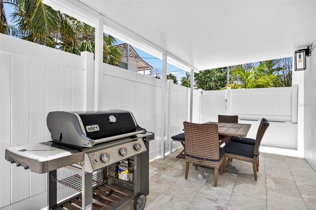 Под контрактом: $1,399,000 (3 спален, 2 ванн, 1478 Квадратных фут)