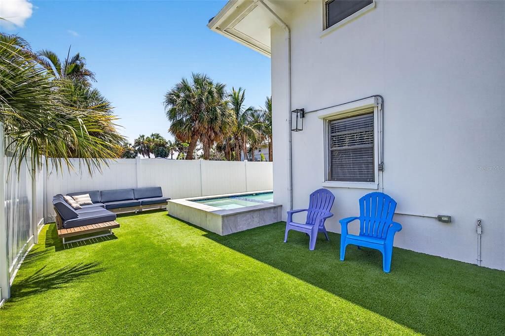 Под контрактом: $1,399,000 (3 спален, 2 ванн, 1478 Квадратных фут)