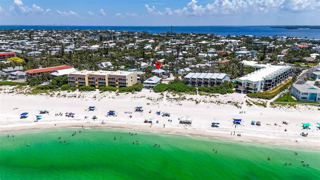 Под контрактом: $1,399,000 (3 спален, 2 ванн, 1478 Квадратных фут)