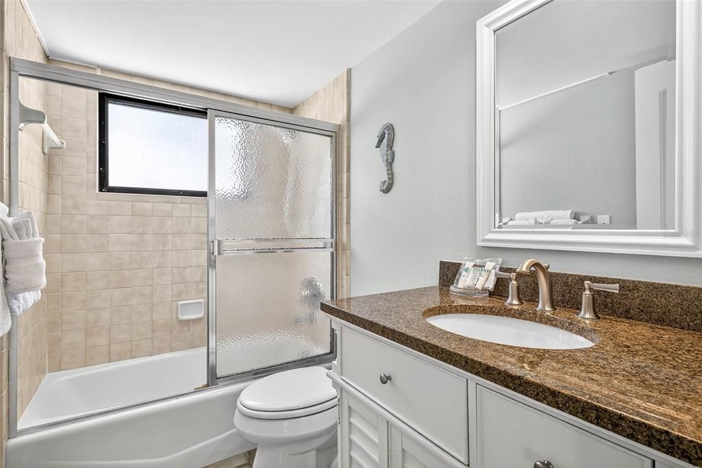 Под контрактом: $1,399,000 (3 спален, 2 ванн, 1478 Квадратных фут)