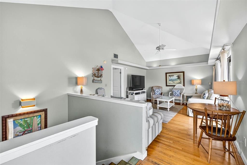 Под контрактом: $1,399,000 (3 спален, 2 ванн, 1478 Квадратных фут)