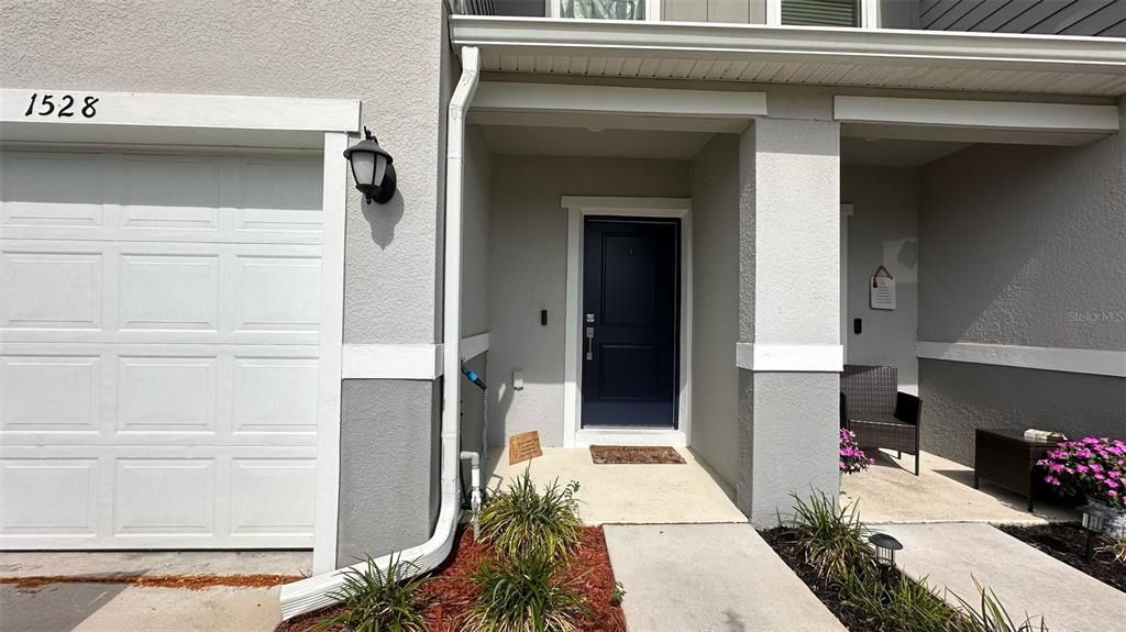 For Sale: $325,000 (3 beds, 2 baths, 1435 Square Feet)