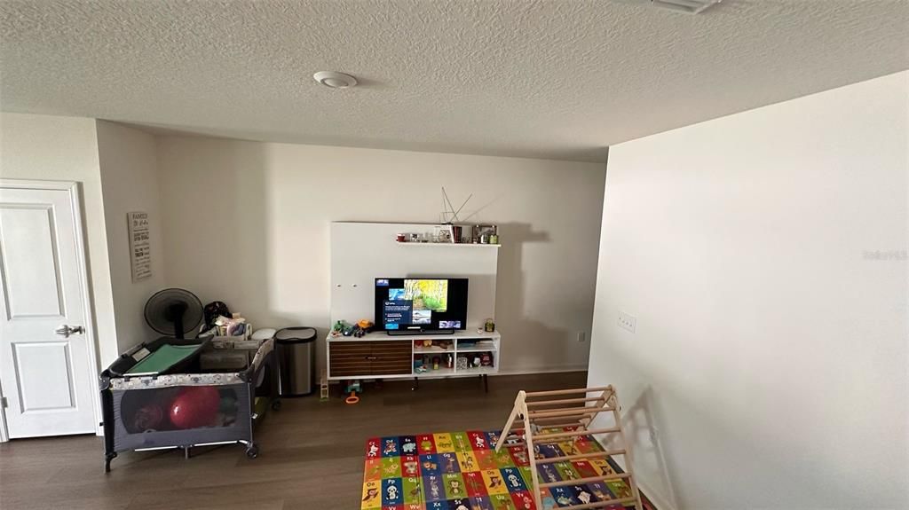 For Sale: $325,000 (3 beds, 2 baths, 1435 Square Feet)