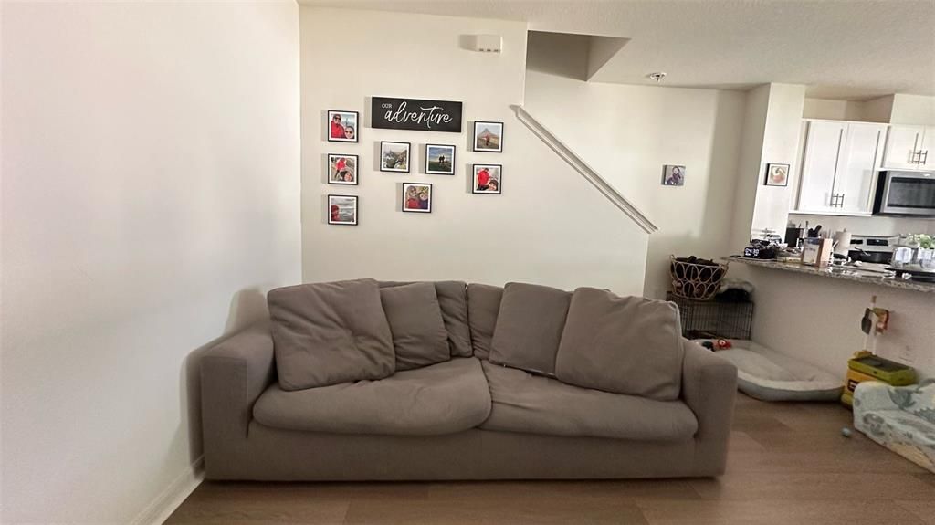 For Sale: $325,000 (3 beds, 2 baths, 1435 Square Feet)