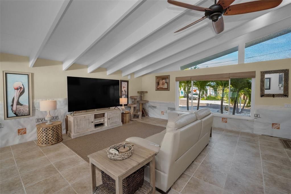 На продажу: $992,500 (2 спален, 2 ванн, 1704 Квадратных фут)