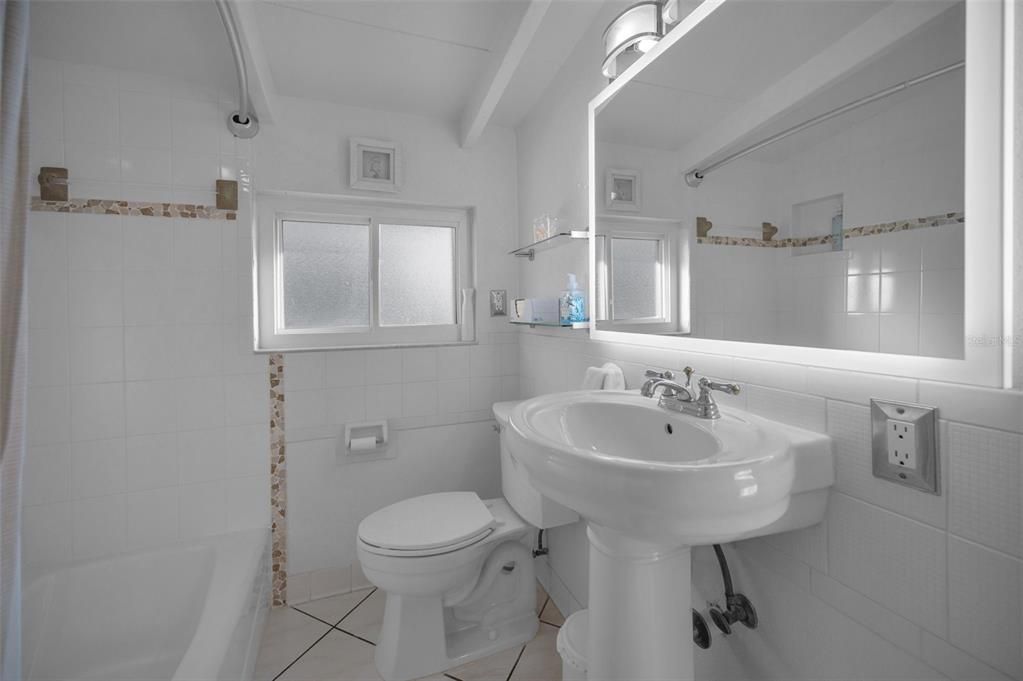 На продажу: $992,500 (2 спален, 2 ванн, 1704 Квадратных фут)