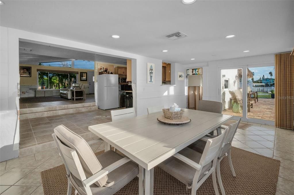 На продажу: $992,500 (2 спален, 2 ванн, 1704 Квадратных фут)