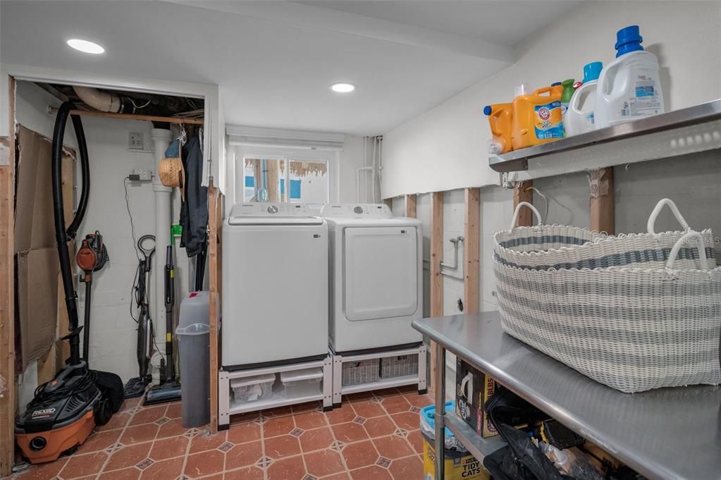 На продажу: $992,500 (2 спален, 2 ванн, 1704 Квадратных фут)