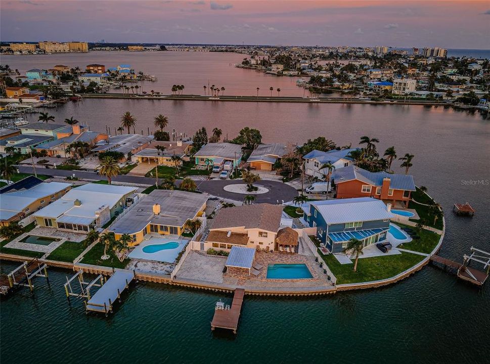 На продажу: $992,500 (2 спален, 2 ванн, 1704 Квадратных фут)