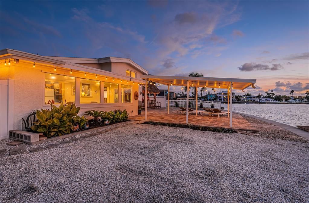 На продажу: $992,500 (2 спален, 2 ванн, 1704 Квадратных фут)