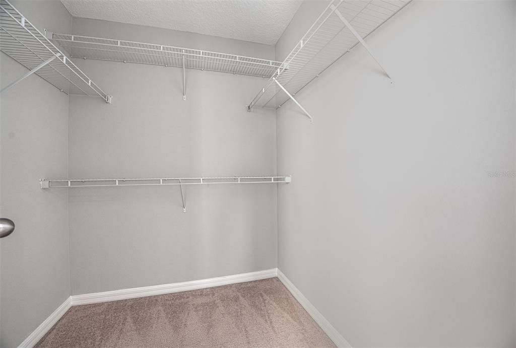 Activo con contrato: $401,990 (3 camas, 2 baños, 1554 Pies cuadrados)