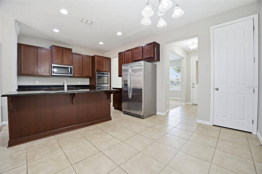 Activo con contrato: $401,990 (3 camas, 2 baños, 1554 Pies cuadrados)