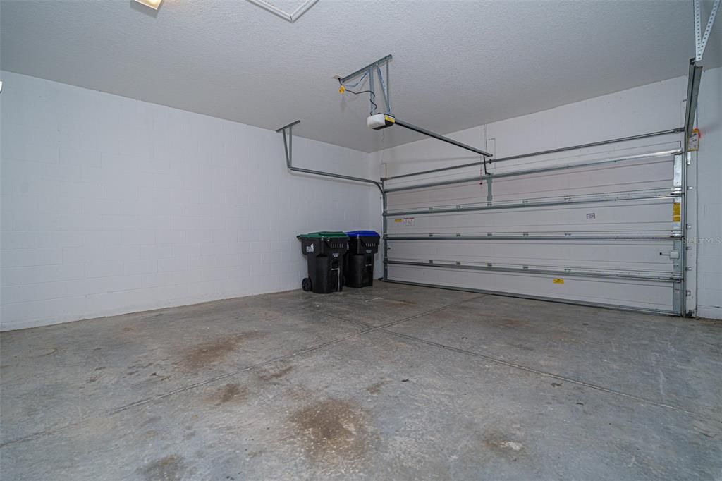 Activo con contrato: $401,990 (3 camas, 2 baños, 1554 Pies cuadrados)