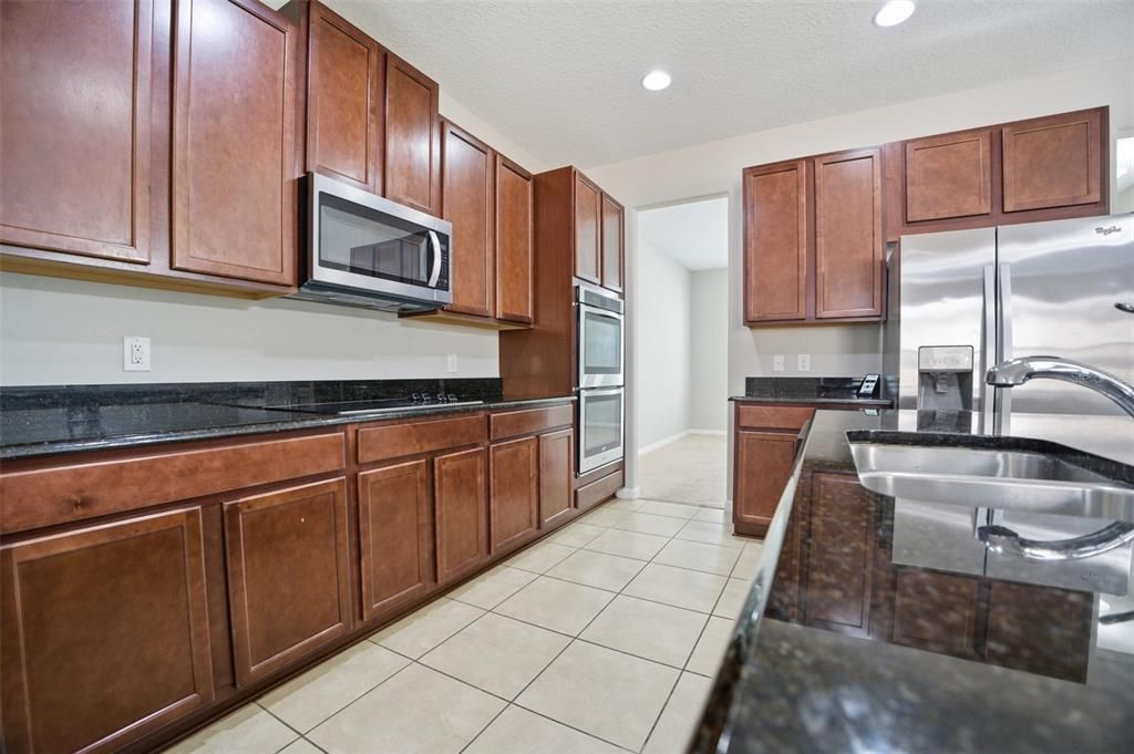 Activo con contrato: $401,990 (3 camas, 2 baños, 1554 Pies cuadrados)