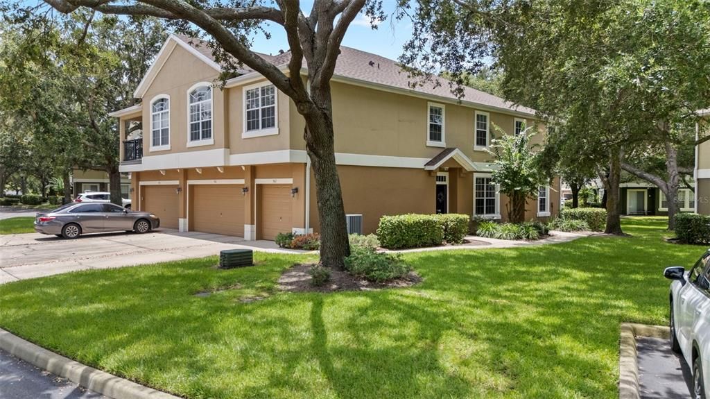 Welcome home to 962 Ashworth Overlook Dr!