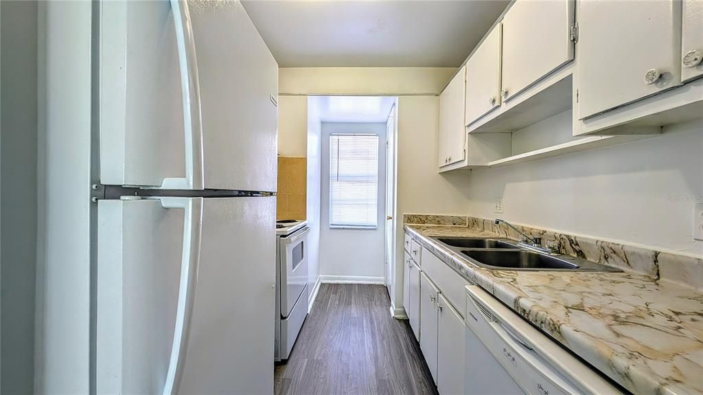 For Rent: $1,300 (1 beds, 1 baths, 846 Square Feet)
