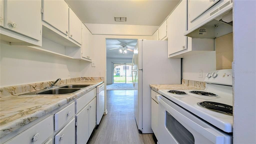 For Rent: $1,300 (1 beds, 1 baths, 846 Square Feet)