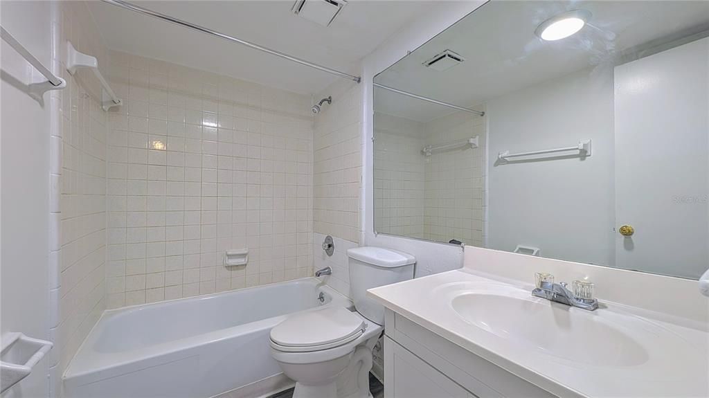 For Rent: $1,300 (1 beds, 1 baths, 846 Square Feet)