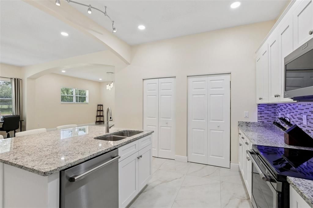 For Sale: $530,000 (4 beds, 3 baths, 2334 Square Feet)