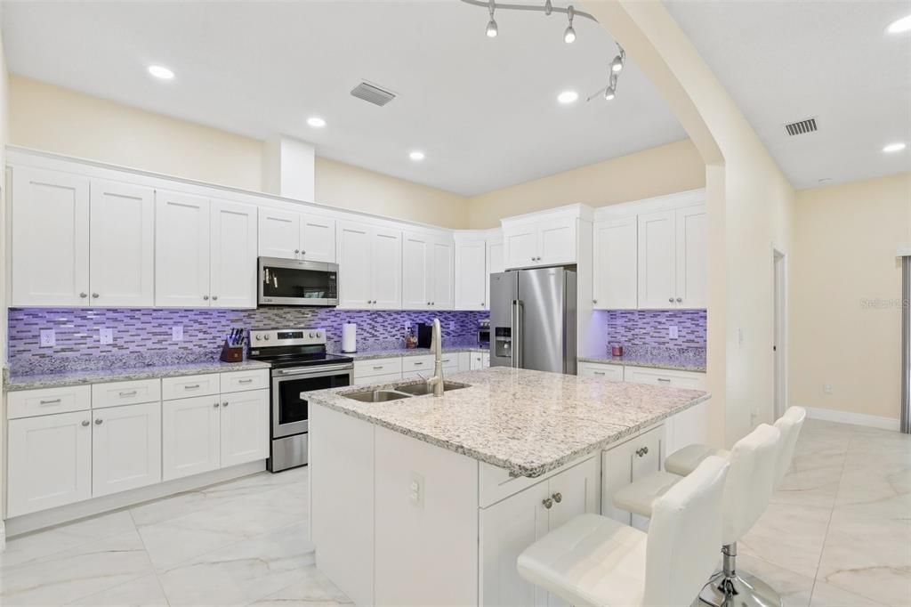 For Sale: $530,000 (4 beds, 3 baths, 2334 Square Feet)