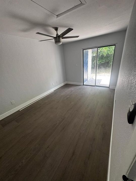 В аренду: $1,300 (2 спален, 1 ванн, 3160 Квадратных фут)