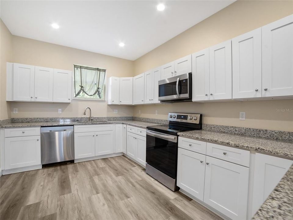 Active With Contract: $275,000 (3 beds, 2 baths, 1612 Square Feet)