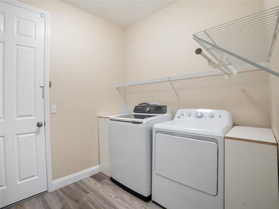 Active With Contract: $275,000 (3 beds, 2 baths, 1612 Square Feet)