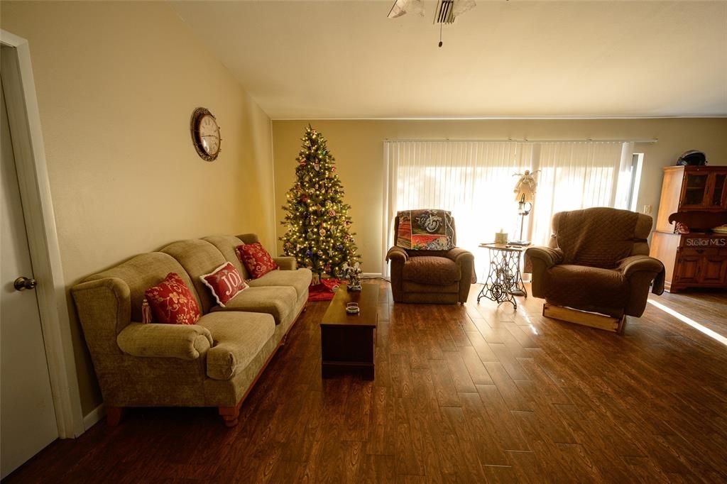 For Sale: $340,000 (3 beds, 2 baths, 1728 Square Feet)